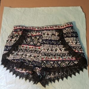 Cute Elephant/Indian Print Shorts Size L